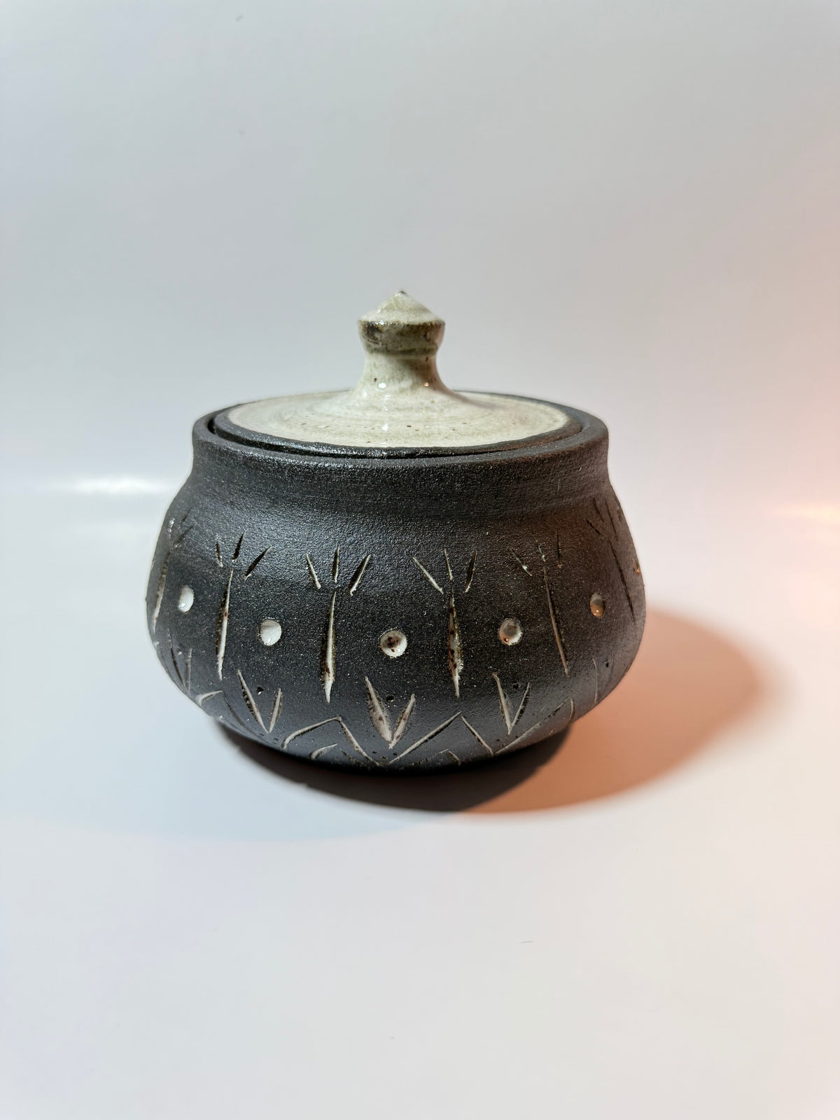Charcoal Dot Carved Keeper
